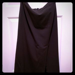 Black skirt w/ slit side